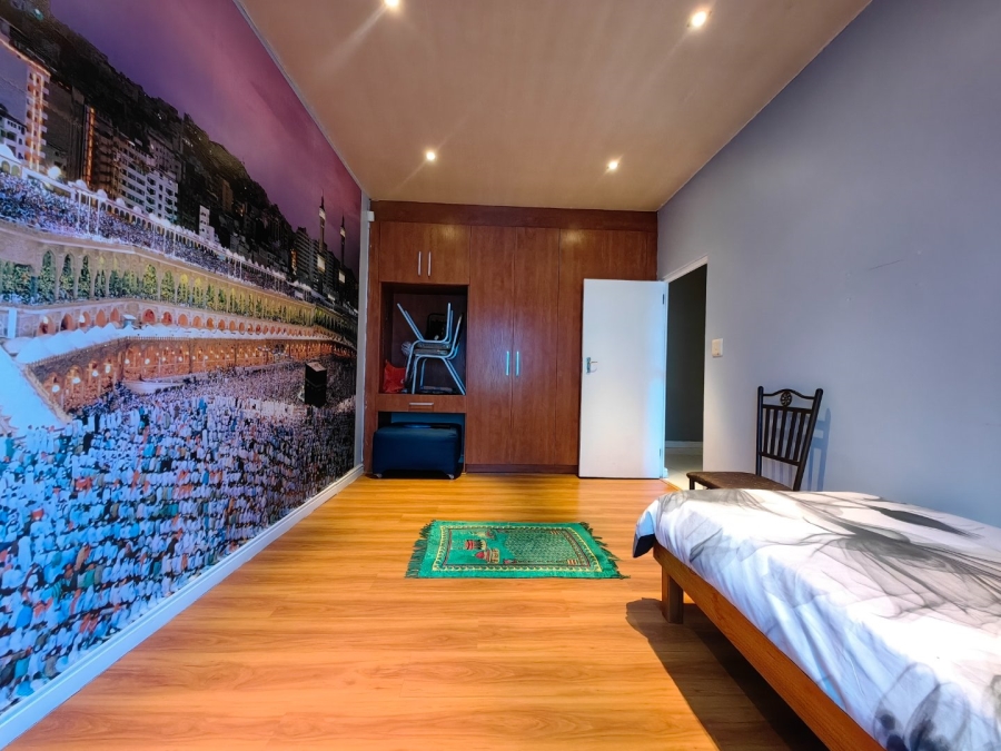 8 Bedroom Property for Sale in Belgravia Western Cape